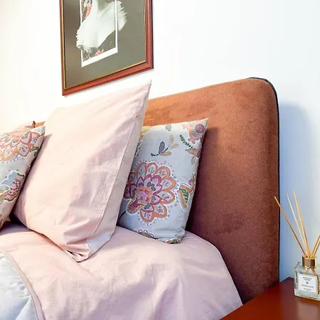 2br By Ndk - Ac - Desk - Lux Interior - Balcony *