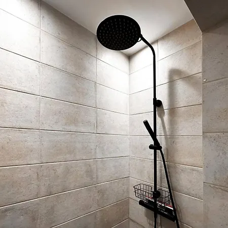 2br By Ndk - Ac - Desk - Lux Interior - Balcony *