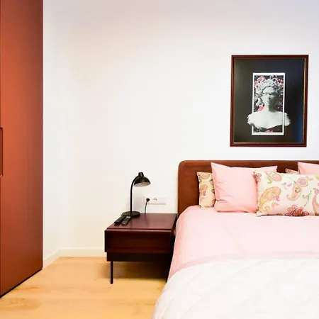 2br By Ndk - Ac - Desk - Lux Interior - Balcony *