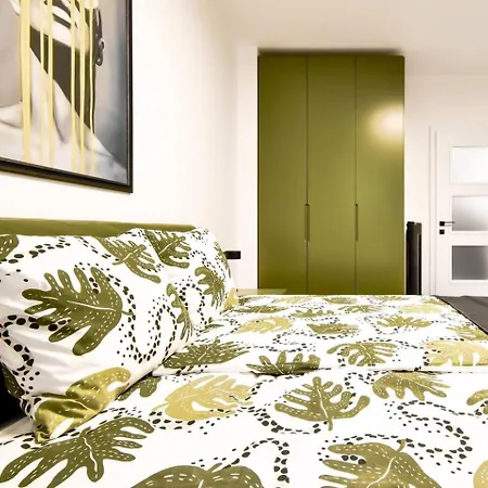 Apartment 2br By Ndk - Ac - Desk - Lux Interior - Balcony