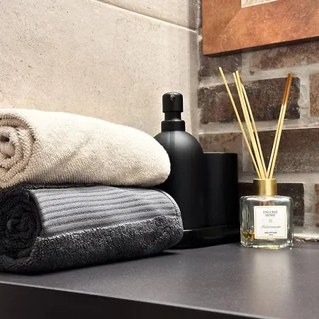 2br By Ndk - Ac - Desk - Lux Interior - Balcony