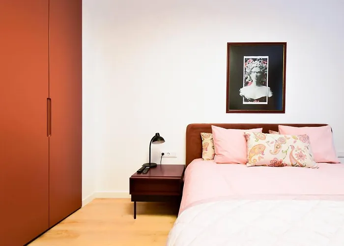 2br By Ndk - Ac - Desk - Lux Interior - Balcony *